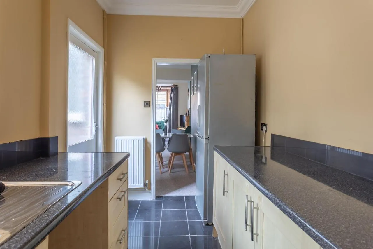 Milton Stays - Cosy 2 Bed House, 2 Floors, 15 Min Walk To City Center, For Up To 6 - Period Features, Cottage Style, Fireplace, Superfast Wi-Fi, Private Garden, Free On Street Parking York 0*,  Storbritannien