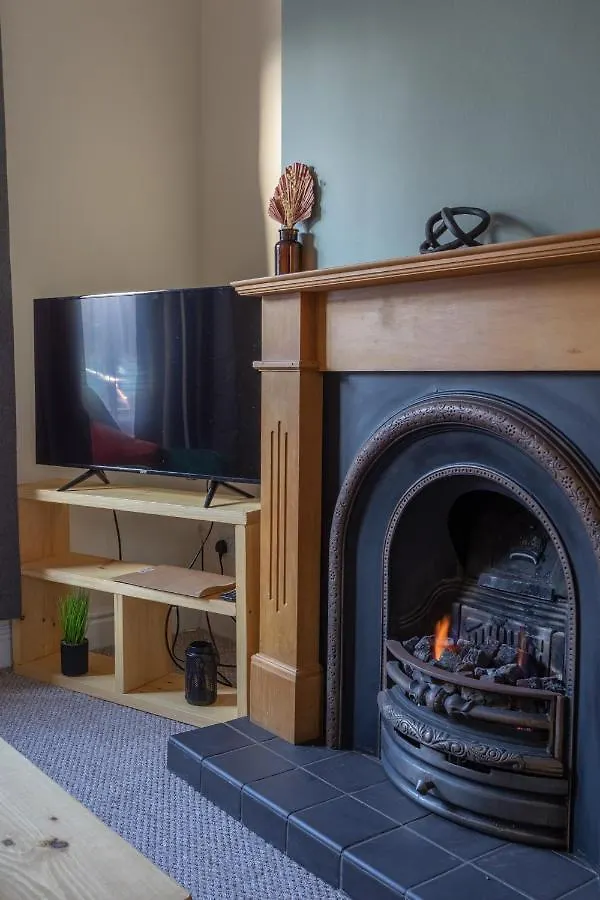 Milton Stays - Cosy 2 Bed House, 2 Floors, 15 Min Walk To City Center, For Up To 6 - Period Features, Cottage Style, Fireplace, Superfast Wi-Fi, Private Garden, Free On Street Parking York 0*,