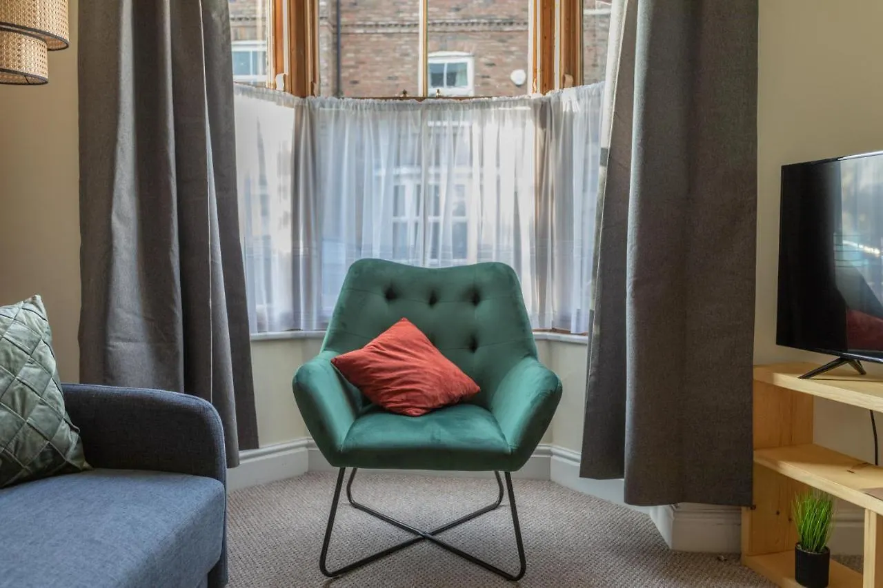 Milton Stays - Cosy 2 Bed House, 2 Floors, 15 Min Walk To City Center, For Up To 6 - Period Features, Cottage Style, Fireplace, Superfast Wi-Fi, Private Garden, Free On Street Parking York