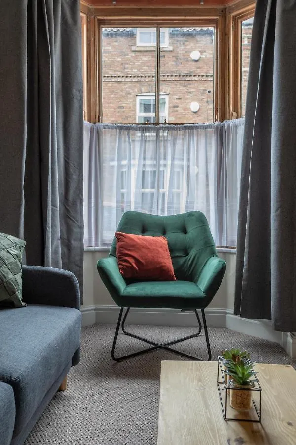 Milton Stays - Cosy 2 Bed House, 2 Floors, 15 Min Walk To City Center, For Up To 6 - Period Features, Cottage Style, Fireplace, Superfast Wi-Fi, Private Garden, Free On Street Parking York