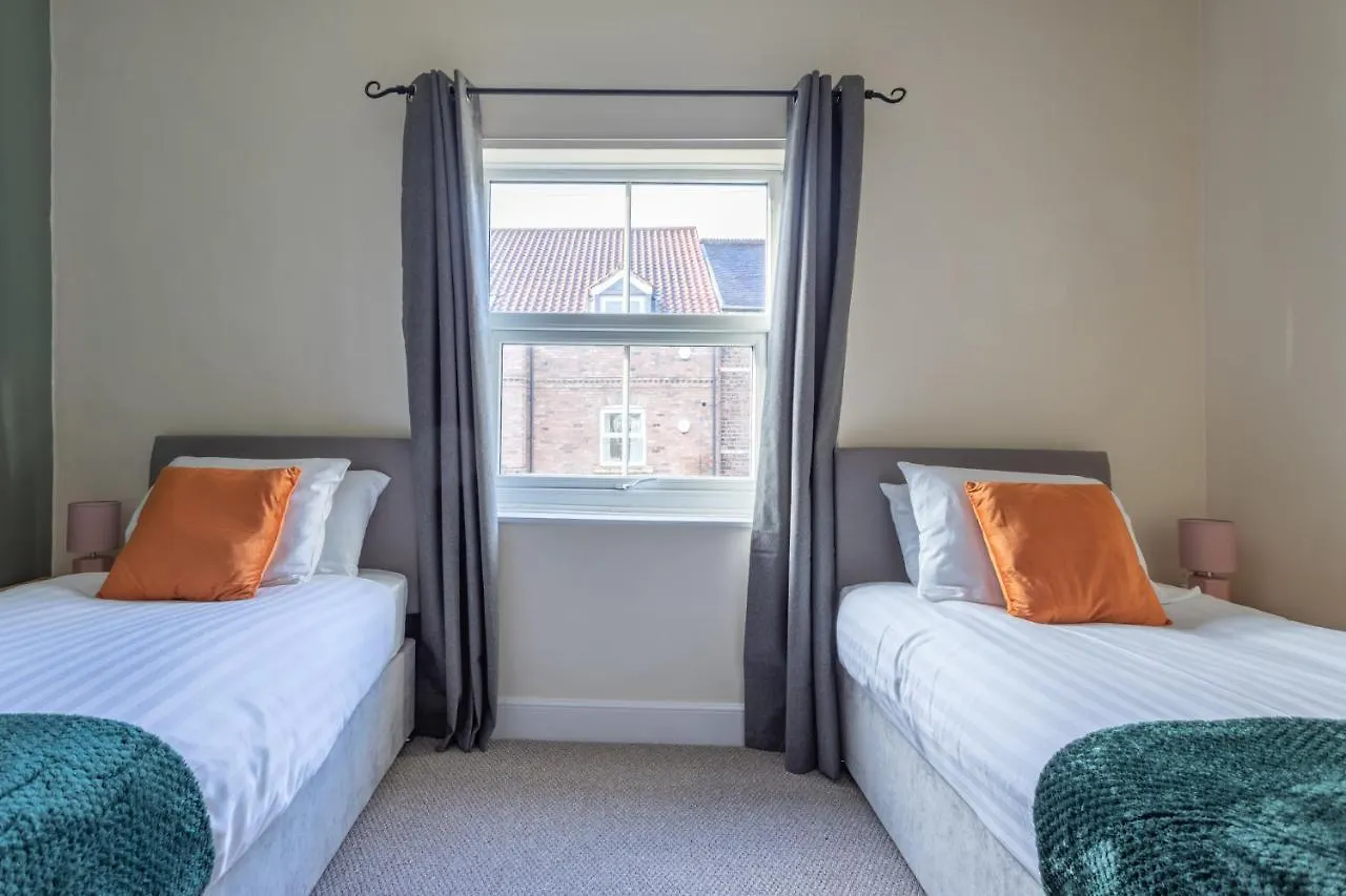 Milton Stays: Cosy City Centre House with Garden and Parking York Holiday home