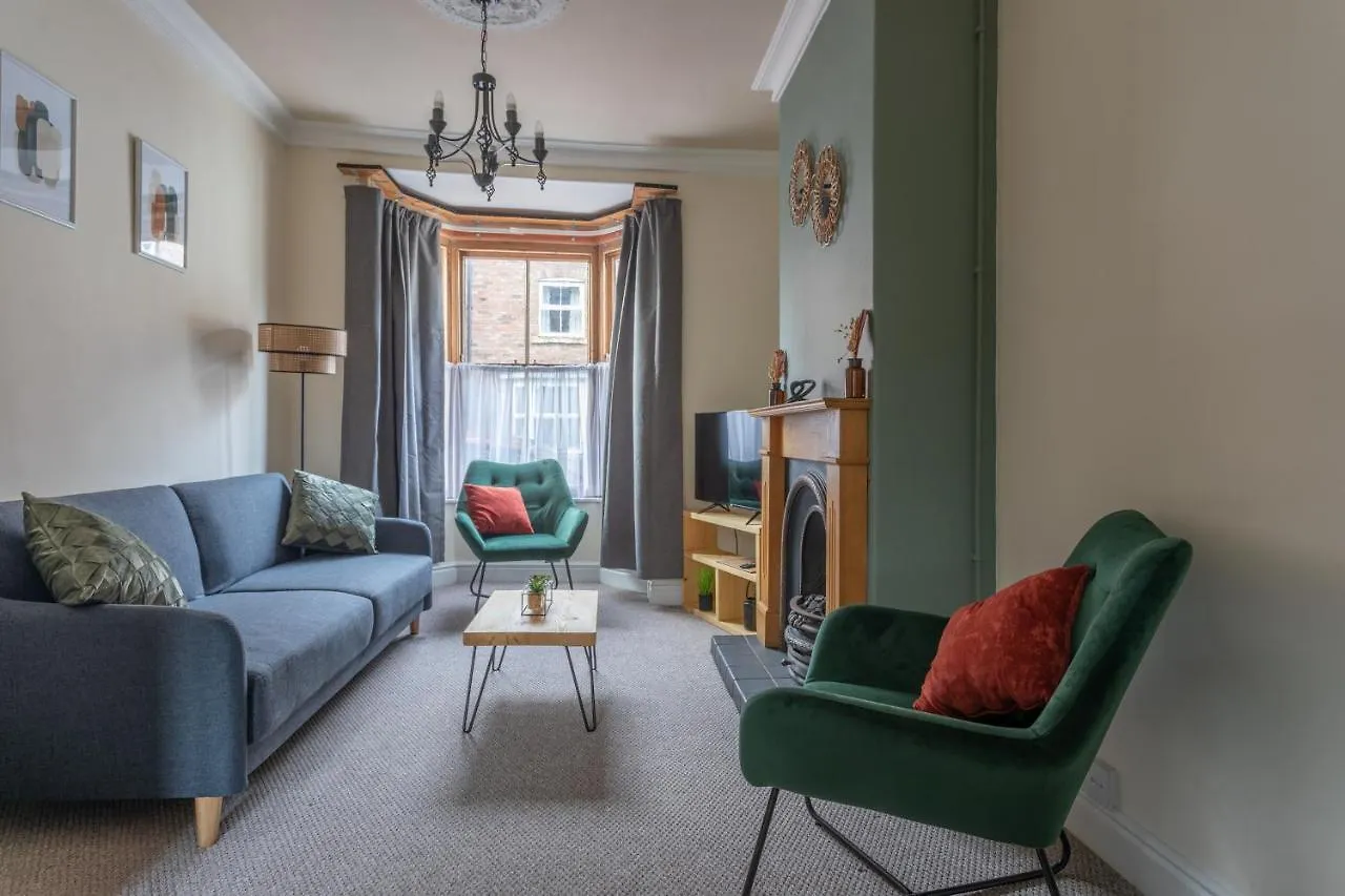 Milton Stays: Cosy City Centre House with Garden and Parking York United Kingdom