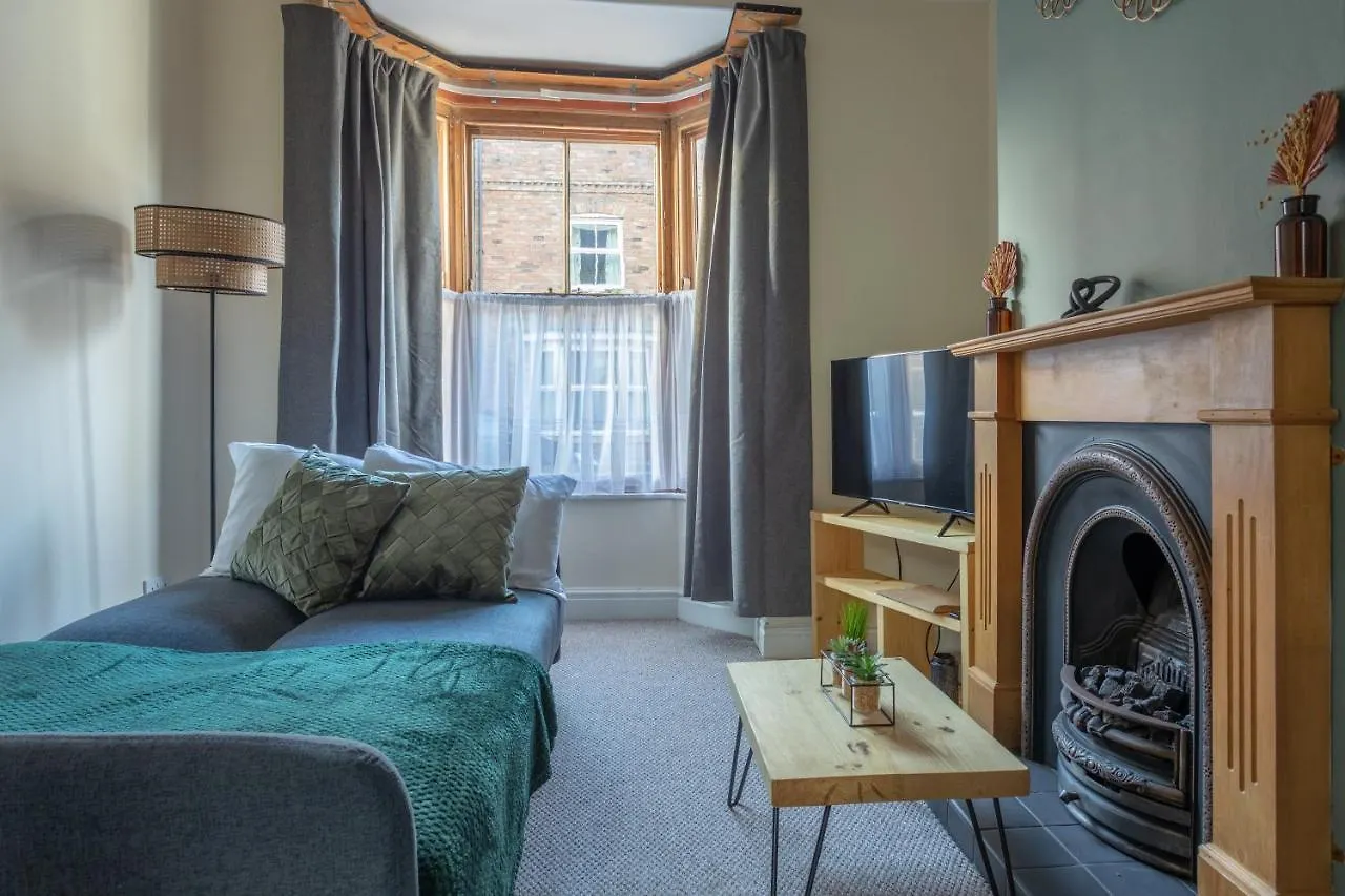 Milton Stays: Cosy City Centre House with Garden and Parking York 0*,