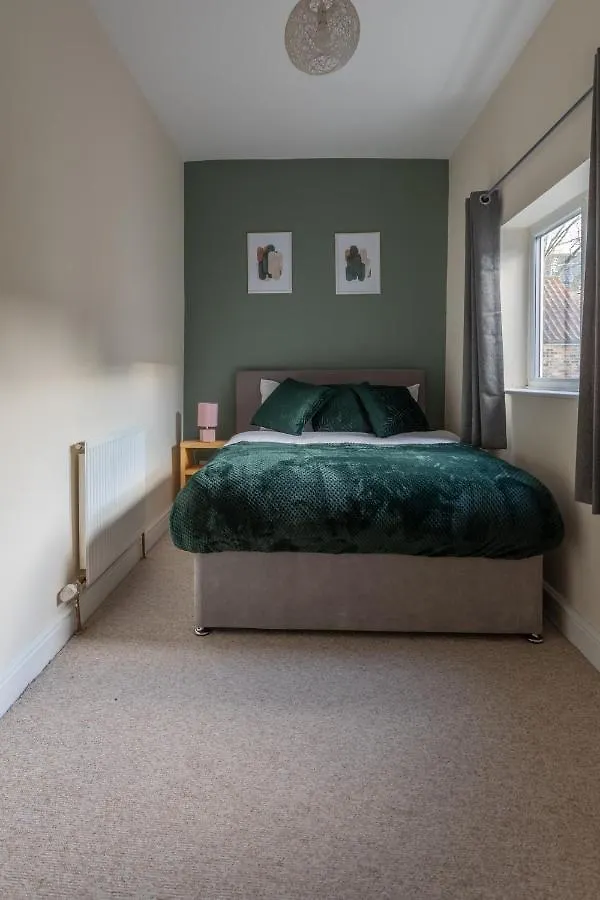 Milton Stays: Cosy City Centre House with Garden and Parking York Holiday home